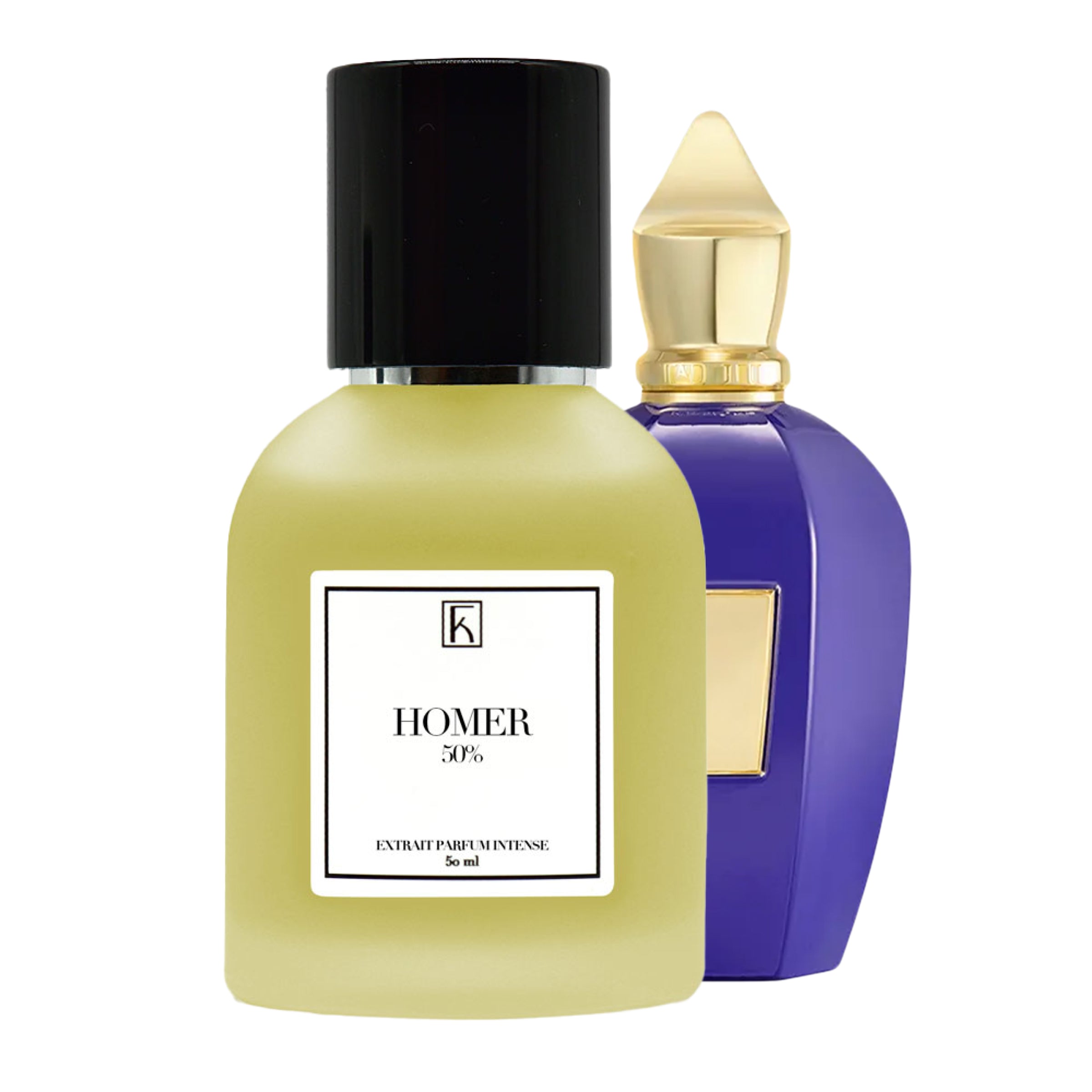 Im Vordergrund steht ein runder, matter Parfumflakon mit schwarzem Verschluss und weißem Etikett mit „HOMER 50%“. Dahinter befindet sich ein eleganter lila Flakon mit goldener Verschlusskappe und goldener Plakette. Beide Flaschen stehen auf weißem Hintergrund.